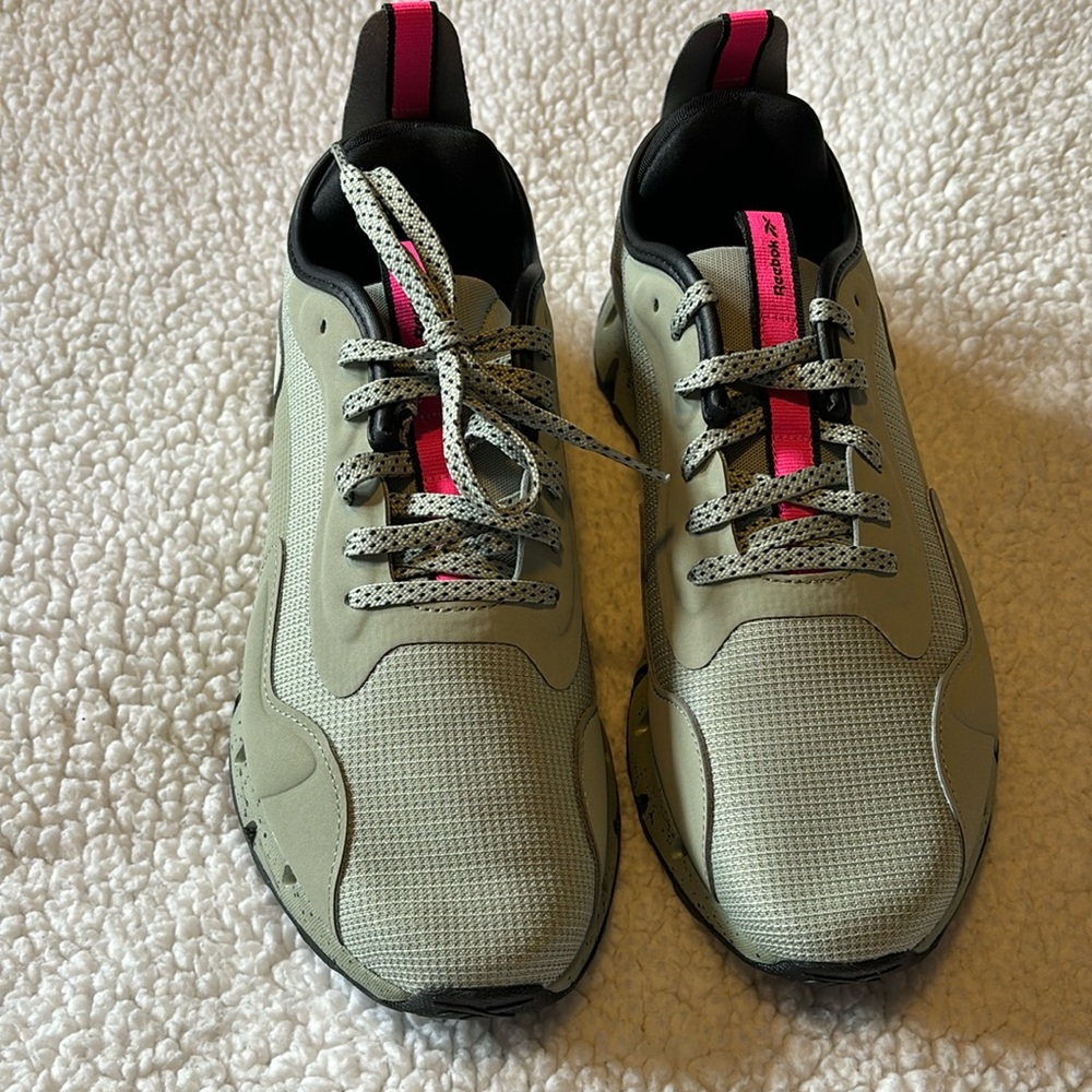 Reebok women’s sneakers NWOT size 10